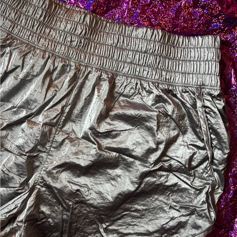 Sassy Silver GAP Elastic Waistband Shorts - Picture 2 of 7